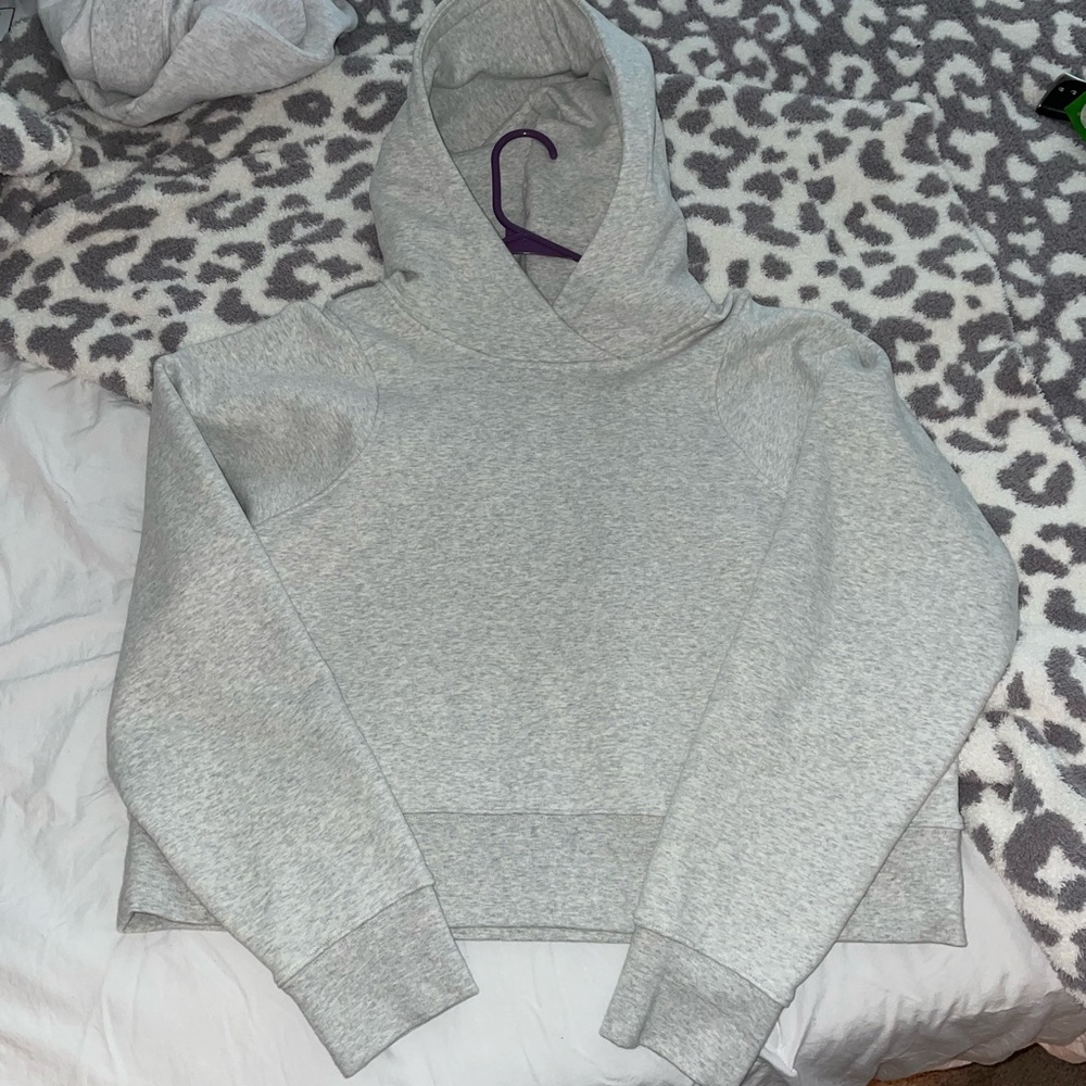 Lululemon Loungeful cropped hoodie